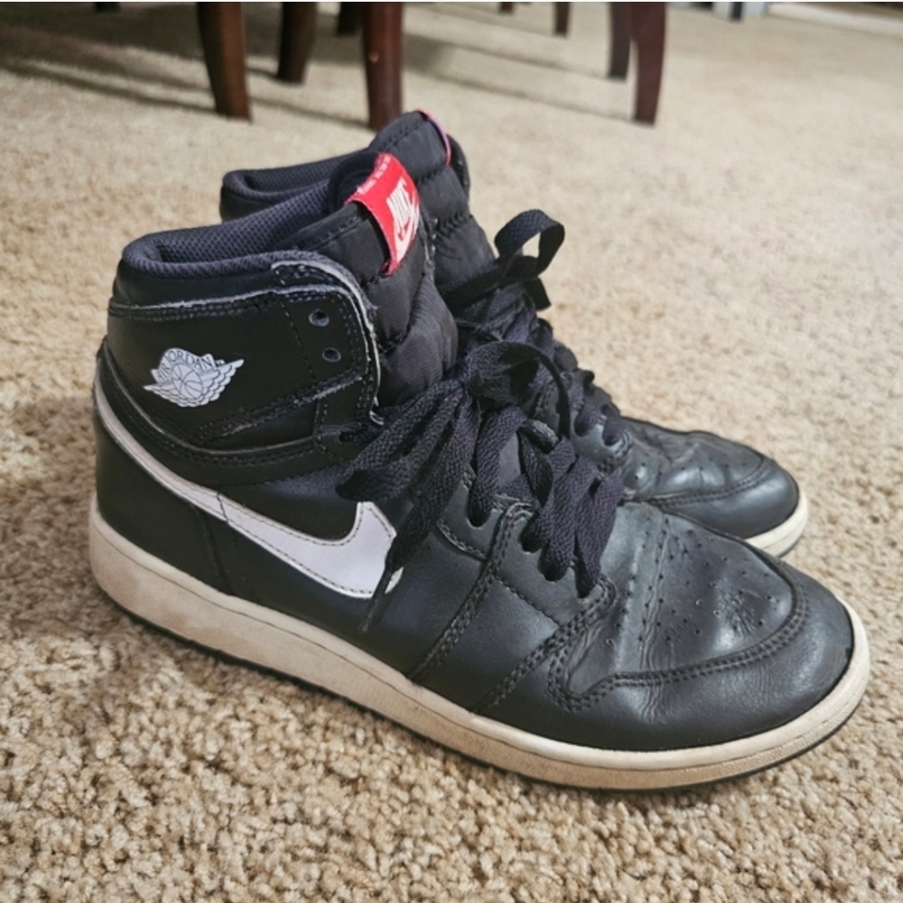 Nike Air Jordan 1 Retro High OG Black White Sneakers - Picture 2 of 5